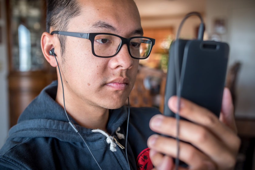 htc 10 hi res headphones earbuds aa 12 of 12 بهبود کیفیت صدای گوشی موبایل با برنامه های افزایش دهنده صدا