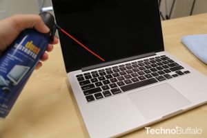 how to clean laptop dust 2 چگونه یک لپ تاپ را تمیز کنیم