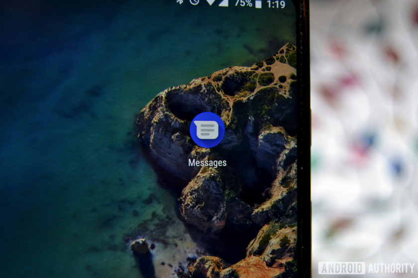 Android Messages Google Pixel 2 XL AA 4 8 در صورت متوقف شدن برنامه پیام‌رسان گوشی، چگونه باید مشکل را حل کرد؟