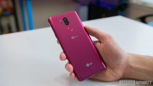 LG G7 Review 13 840x472 بهترین گوشی های هوشمند اندروید موجود در بازار (مهر 97)